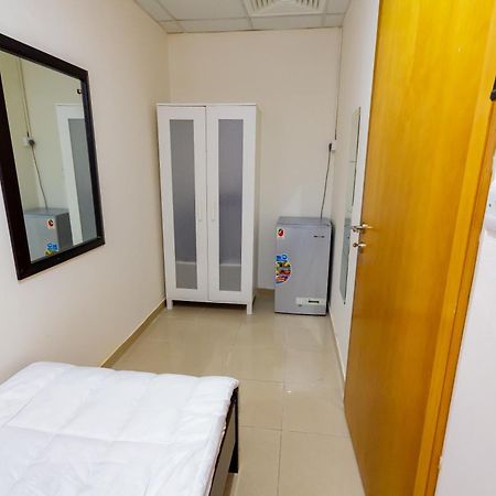 Small Budget Rooms For 'Girls' Only In Dubai, Marina Exteriör bild