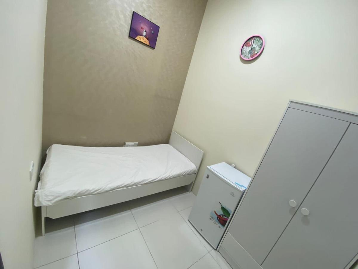 Small Budget Rooms For 'Girls' Only In Dubai, Marina Exteriör bild