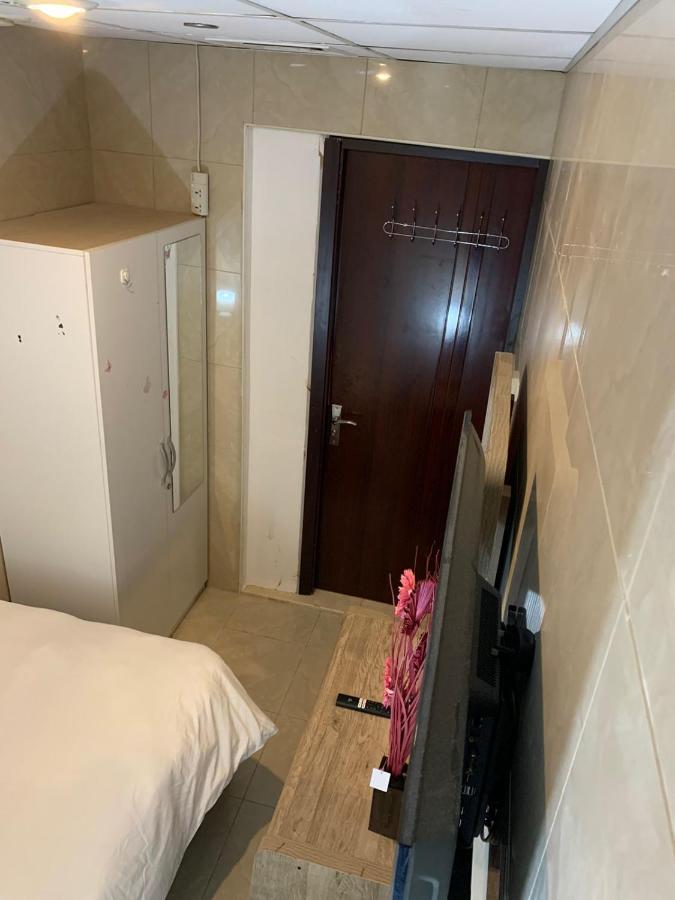 Small Budget Rooms For 'Girls' Only In Dubai, Marina Exteriör bild