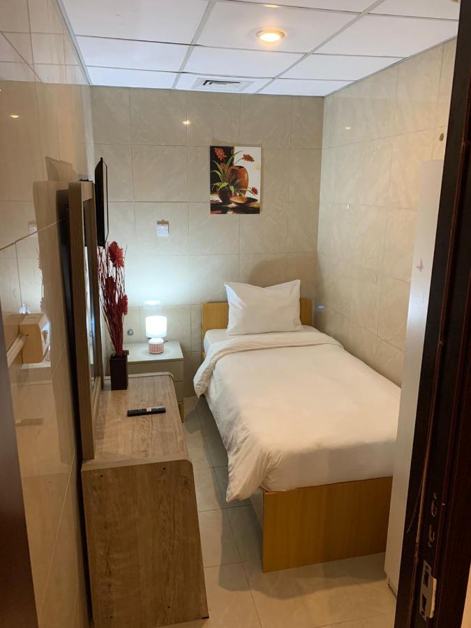 Small Budget Rooms For 'Girls' Only In Dubai, Marina Exteriör bild
