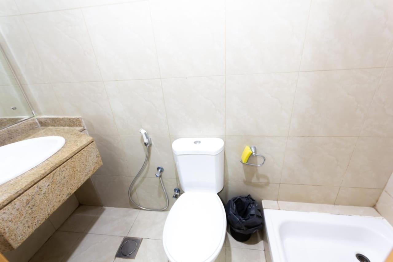 Small Budget Rooms For 'Girls' Only In Dubai, Marina Exteriör bild