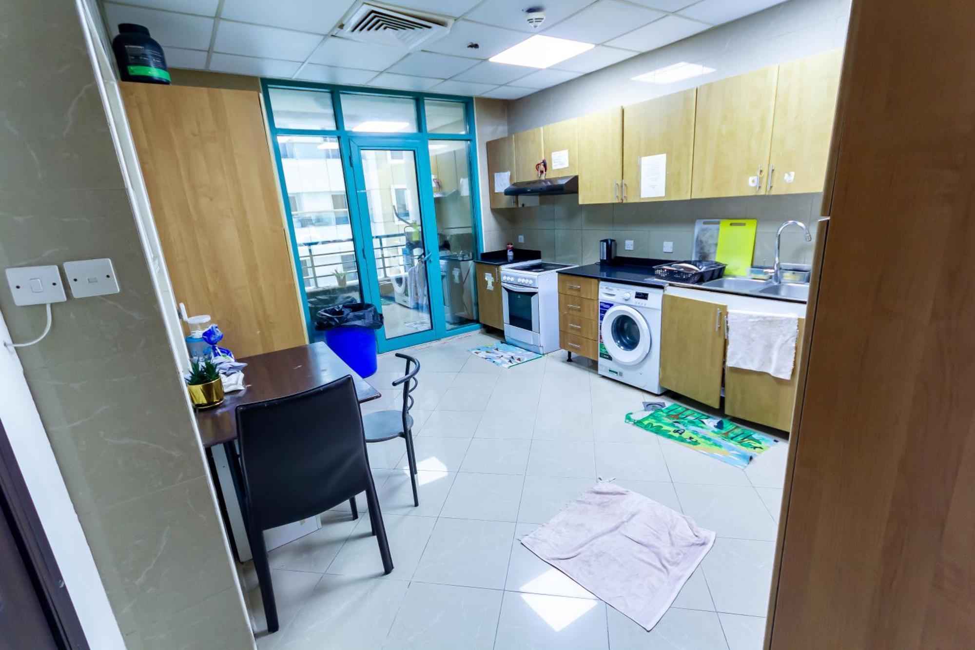 Small Budget Rooms For 'Girls' Only In Dubai, Marina Exteriör bild