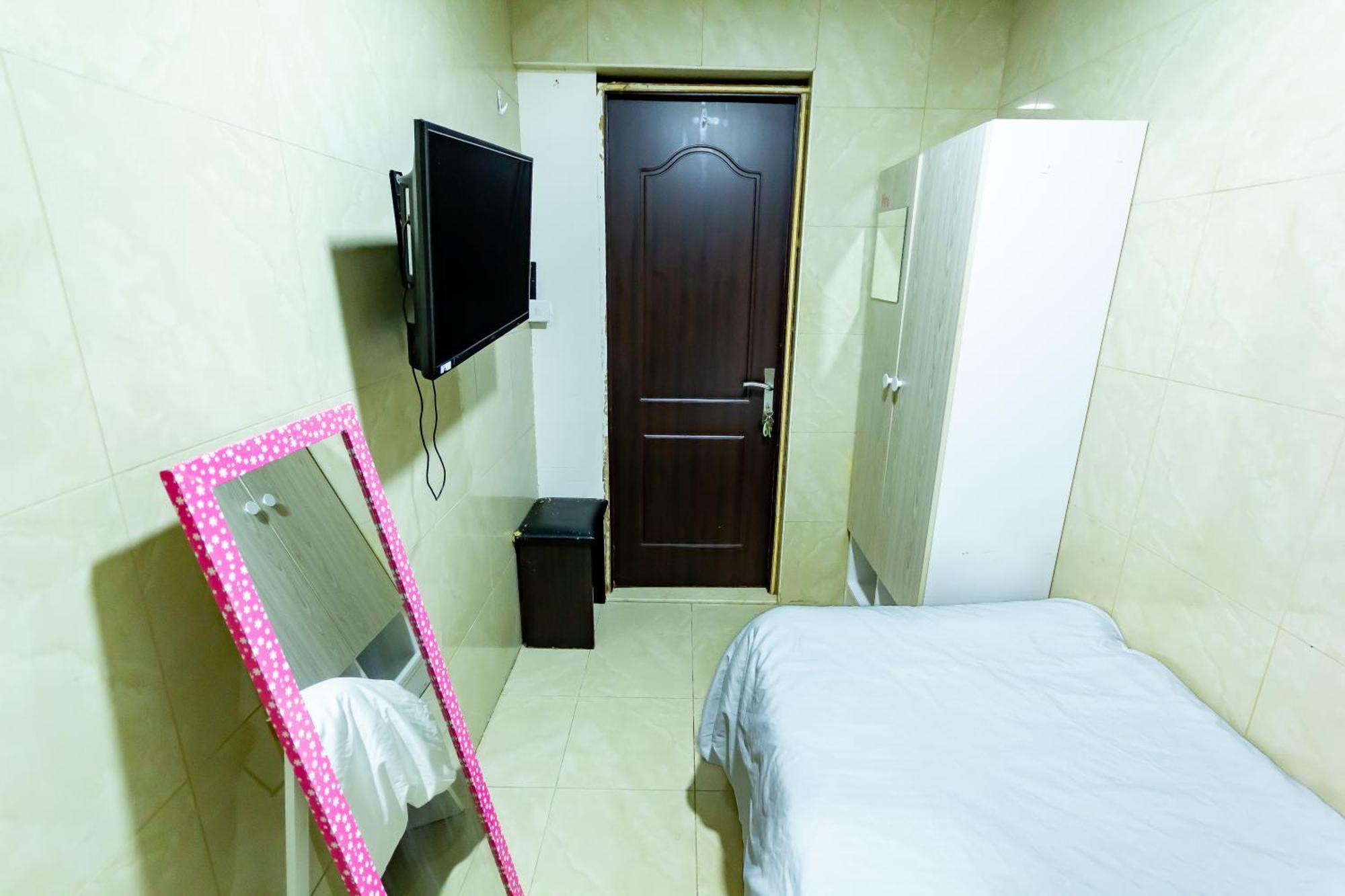 Small Budget Rooms For 'Girls' Only In Dubai, Marina Exteriör bild