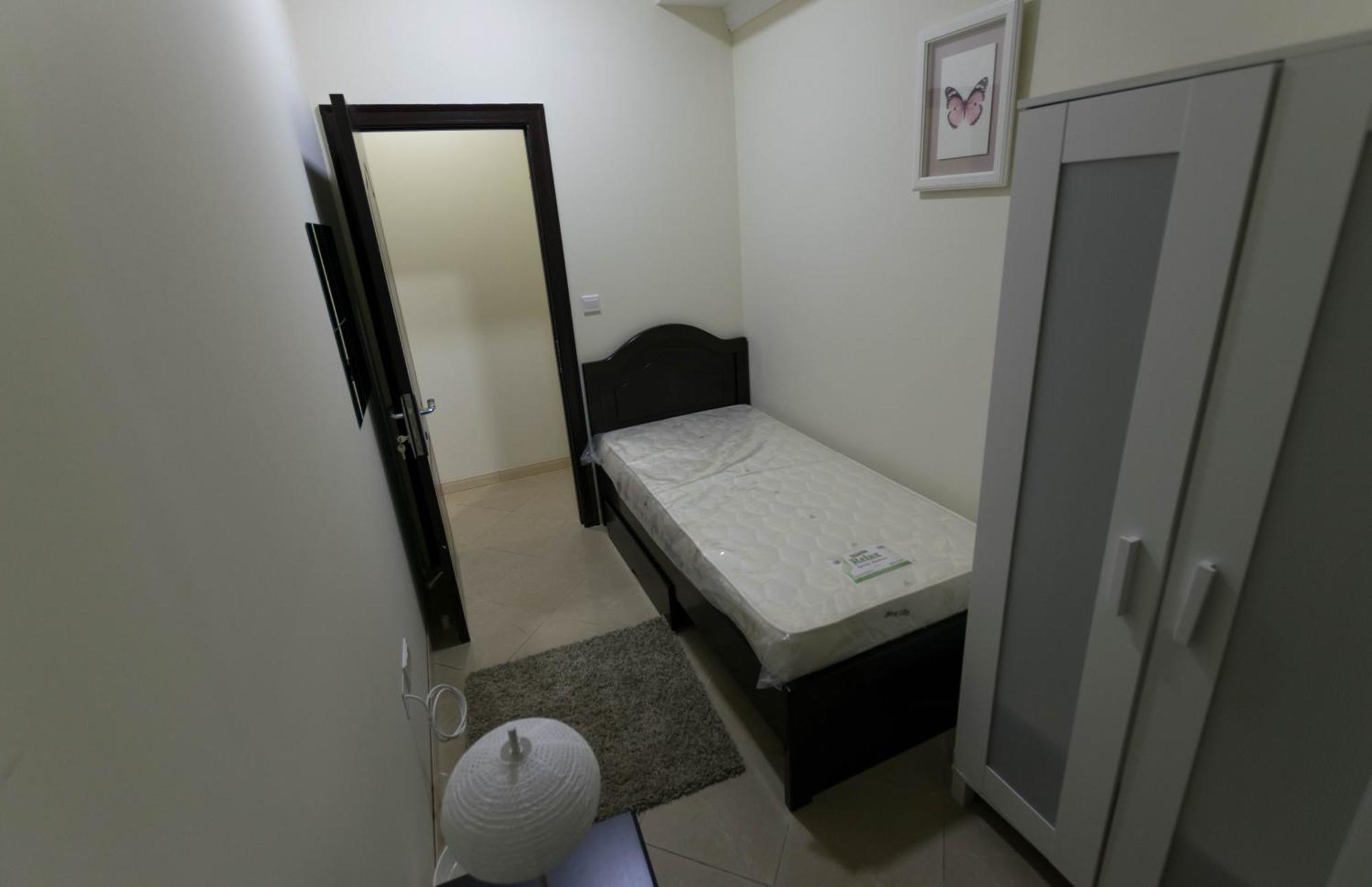 Small Budget Rooms For 'Girls' Only In Dubai, Marina Exteriör bild