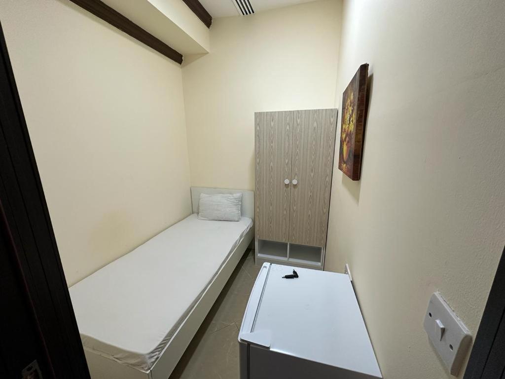 Small Budget Rooms For 'Girls' Only In Dubai, Marina Exteriör bild