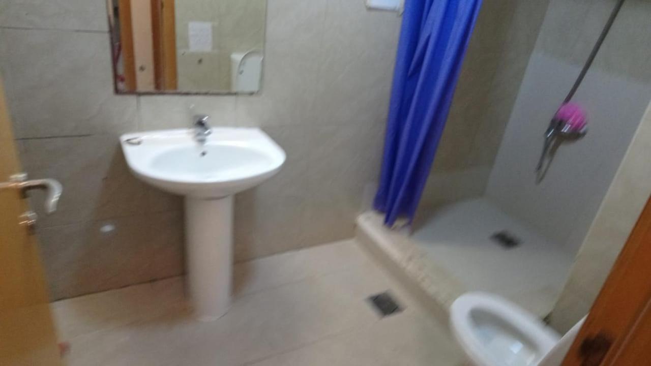 Small Budget Rooms For 'Girls' Only In Dubai, Marina Exteriör bild