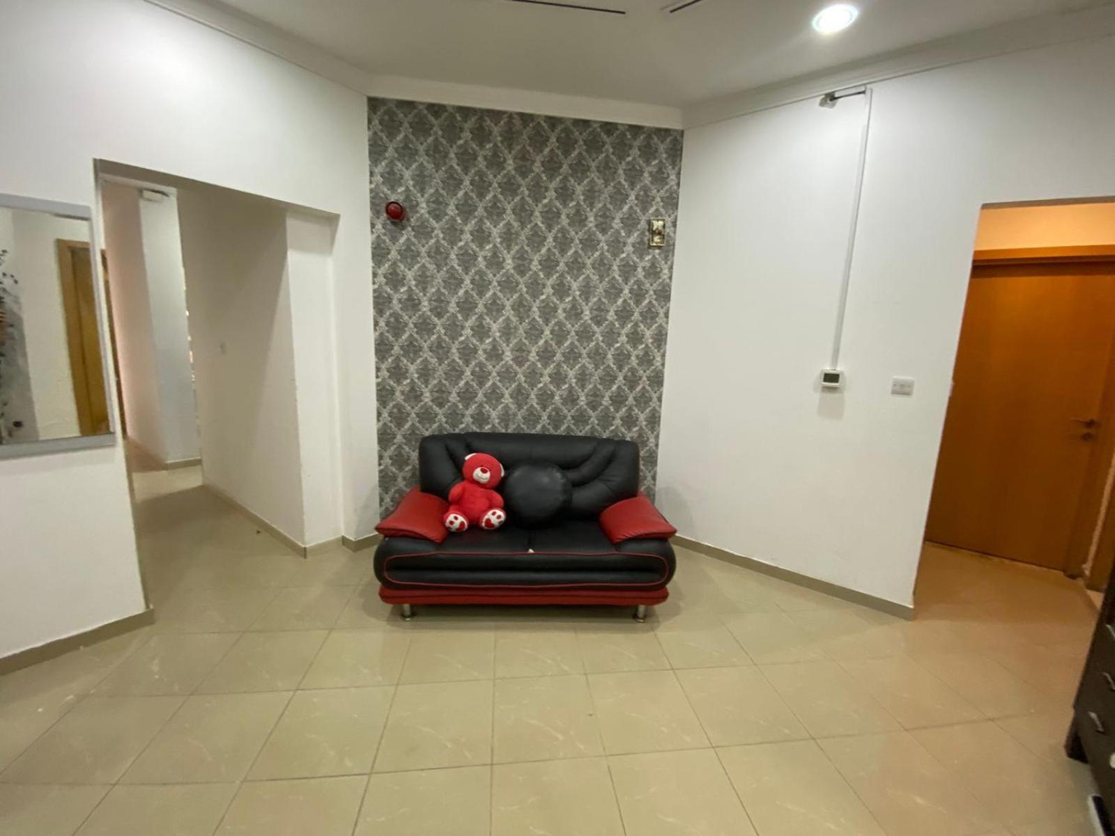 Small Budget Rooms For 'Girls' Only In Dubai, Marina Exteriör bild