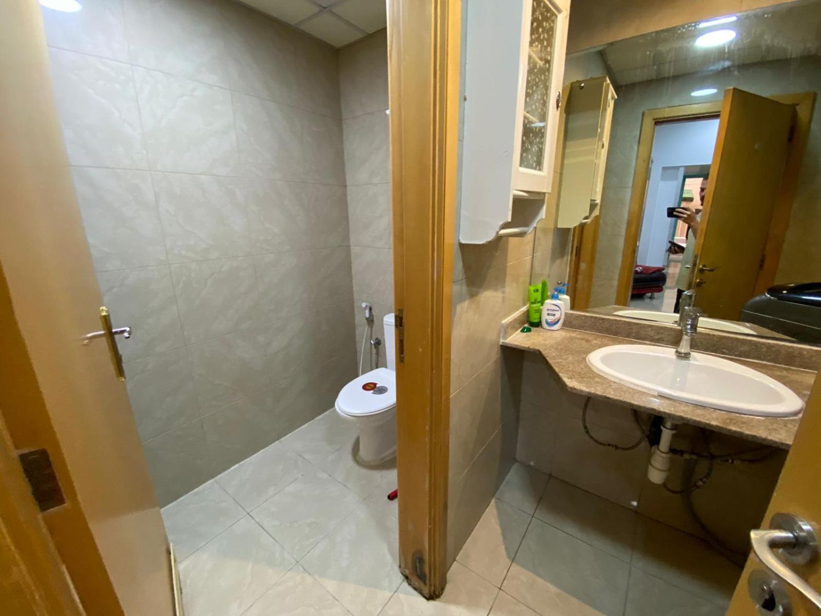 Small Budget Rooms For 'Girls' Only In Dubai, Marina Exteriör bild