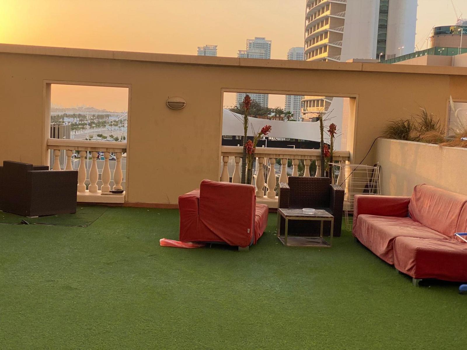 Small Budget Rooms For 'Girls' Only In Dubai, Marina Exteriör bild
