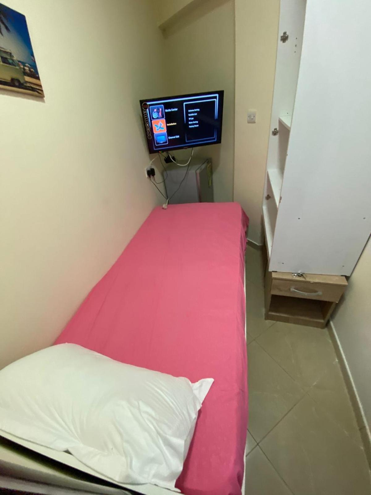 Small Budget Rooms For 'Girls' Only In Dubai, Marina Exteriör bild