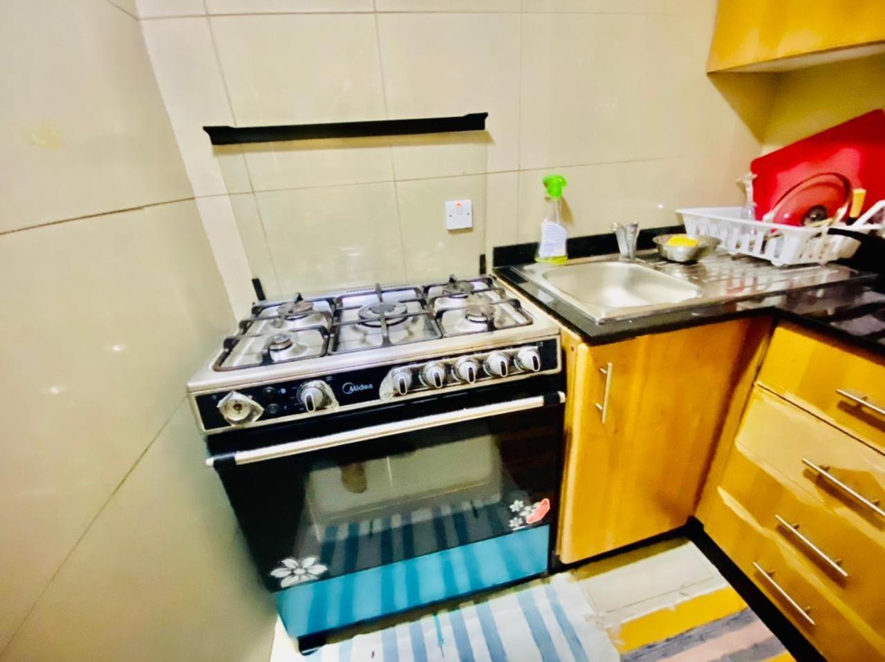 Small Budget Rooms For 'Girls' Only In Dubai, Marina Exteriör bild
