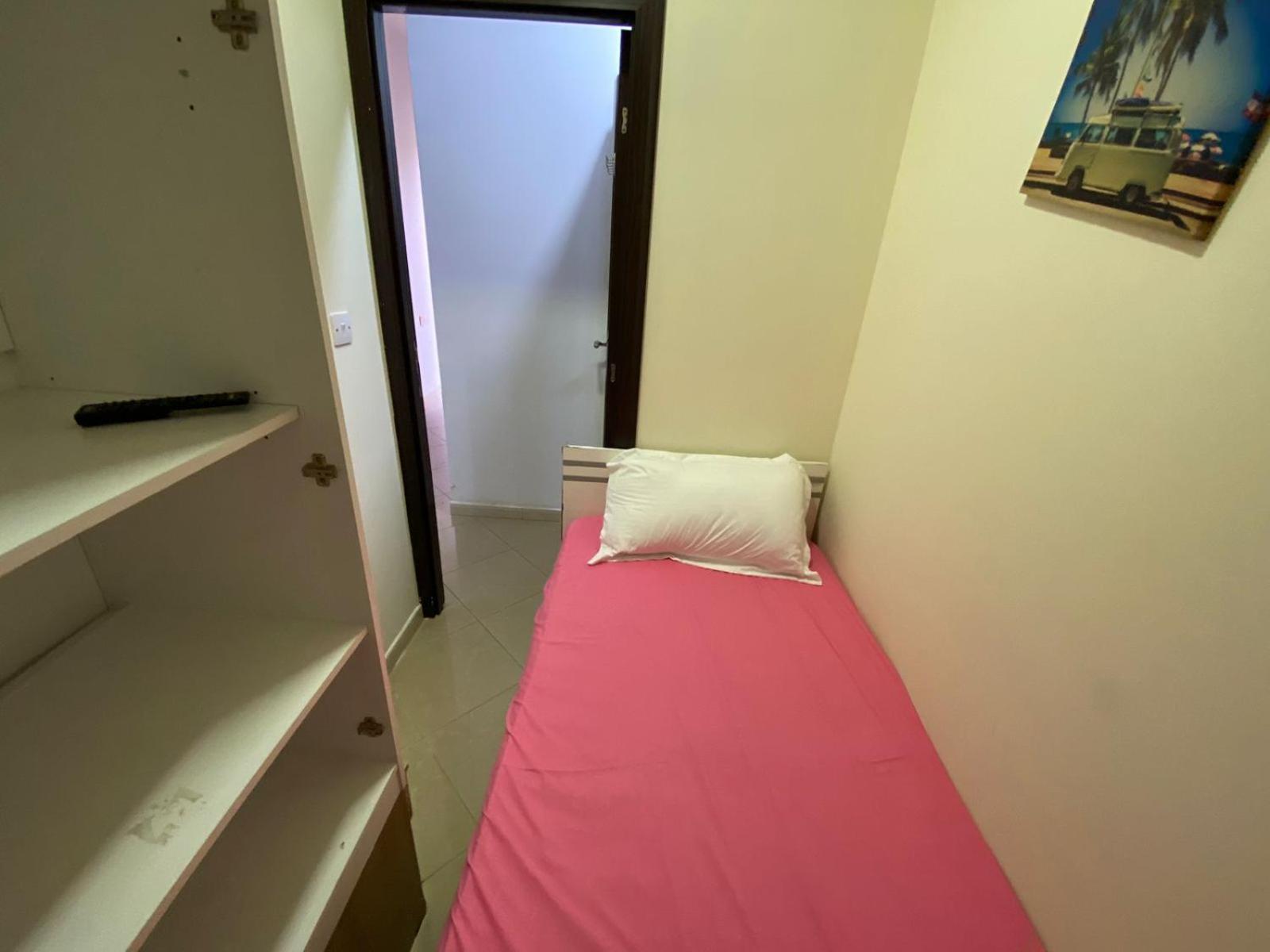 Small Budget Rooms For 'Girls' Only In Dubai, Marina Exteriör bild