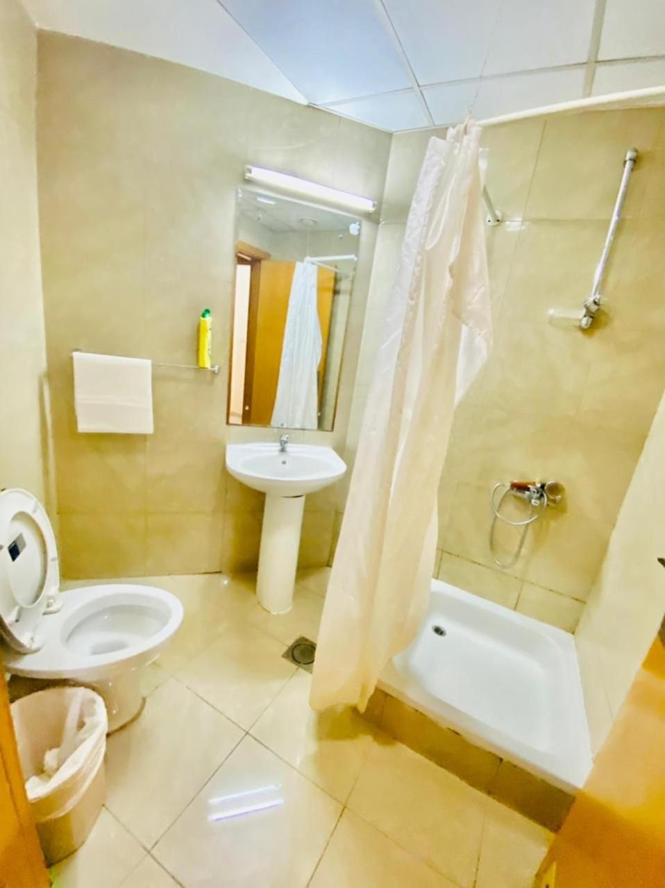 Small Budget Rooms For 'Girls' Only In Dubai, Marina Exteriör bild