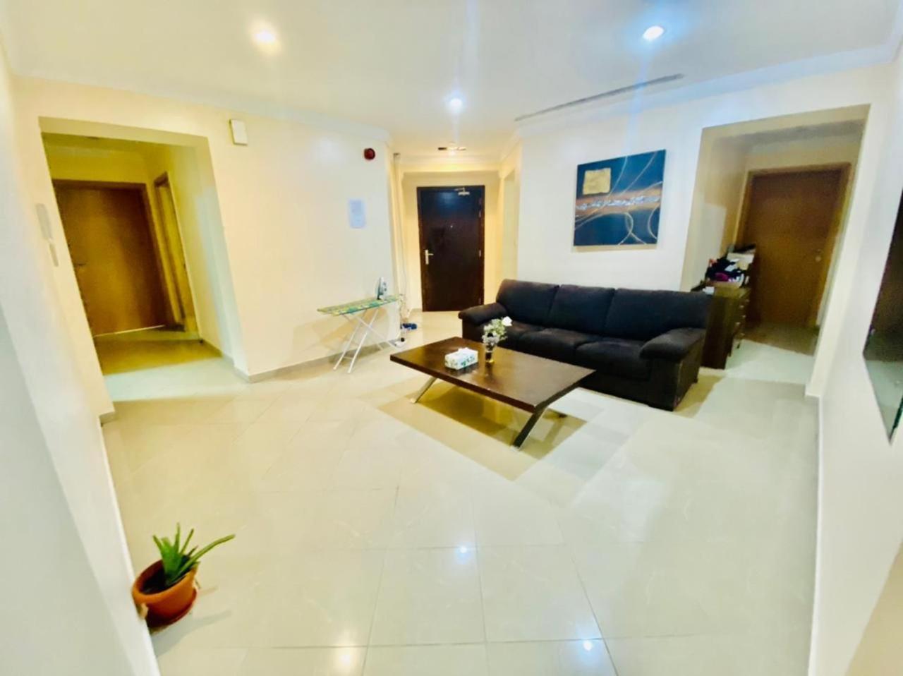 Small Budget Rooms For 'Girls' Only In Dubai, Marina Exteriör bild