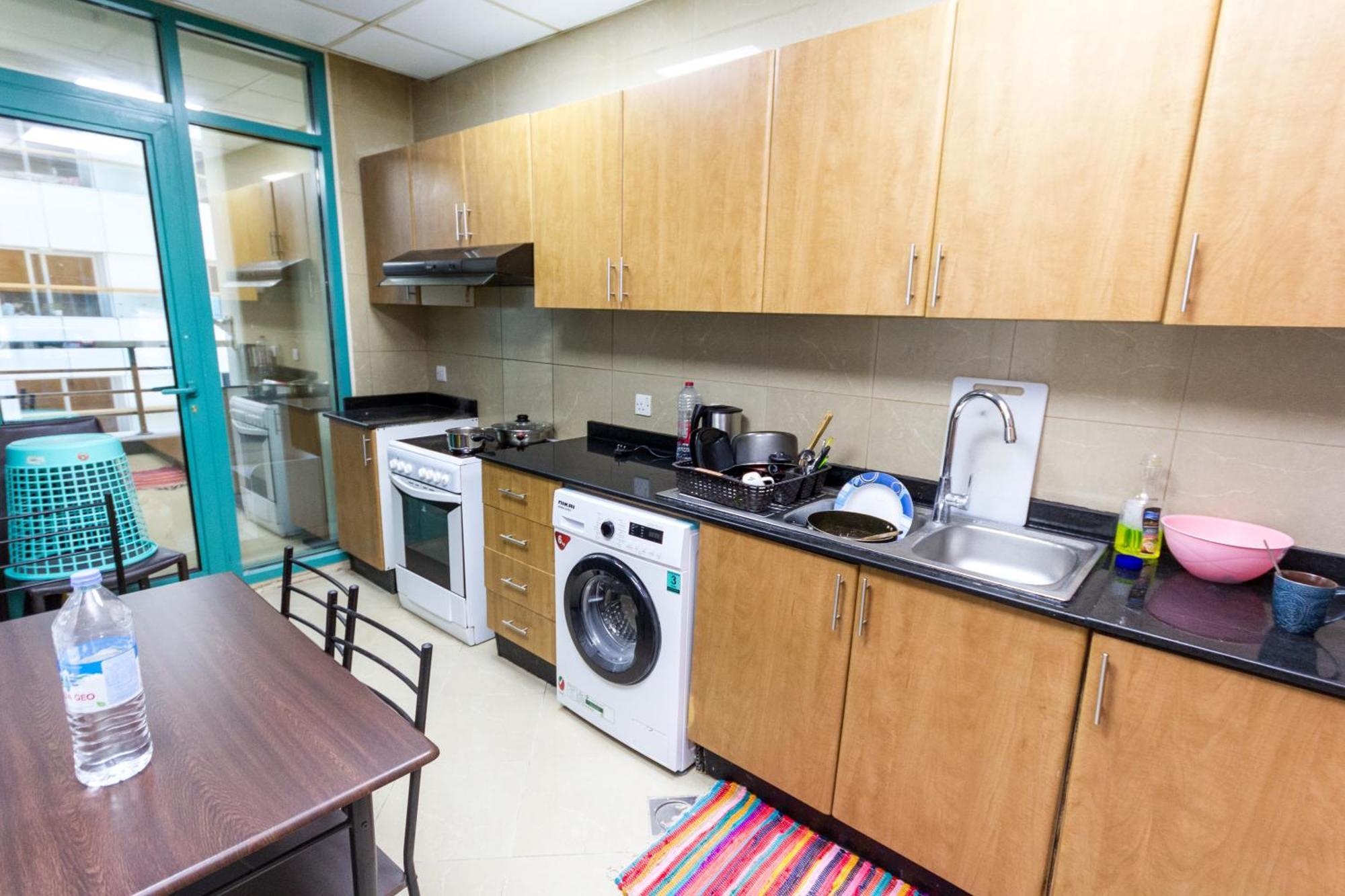 Small Budget Rooms For 'Girls' Only In Dubai, Marina Exteriör bild